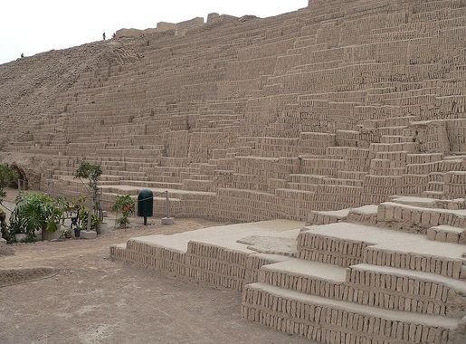 Archivo:Huaca Pucllana 1.JPG - Wikipedia, la enciclopedia libre