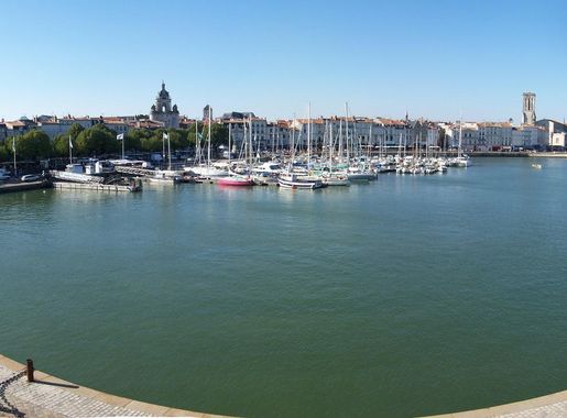 Fichier:Panoramique du Vieux-Port de La Rochelle.jpg — Wikipédia