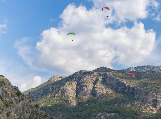 File:Paragliding from Babadag Mountain over the Blue Lagoon in Ölüdeniz,  Turkey (49070938897).jpg - Wikimedia Commons