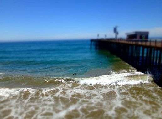 File:Pismo Beach Surfers and Pier.JPG - Wikimedia Commons