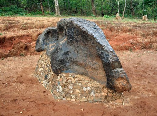 File:Mbozi meteorite - 07.jpg - Wikimedia Commons