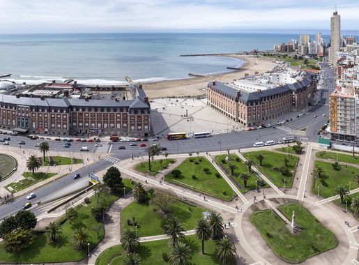 Archivo:Hotel Provincial y Casino, Plaza seca y la Plaza Colón. Vista  panorámica desde el Palacio Edén.jpg - Wikipedia, la enciclopedia libre