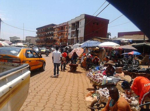 Fichier:A treet in Bamenda Cameroon.jpg — Wikipédia