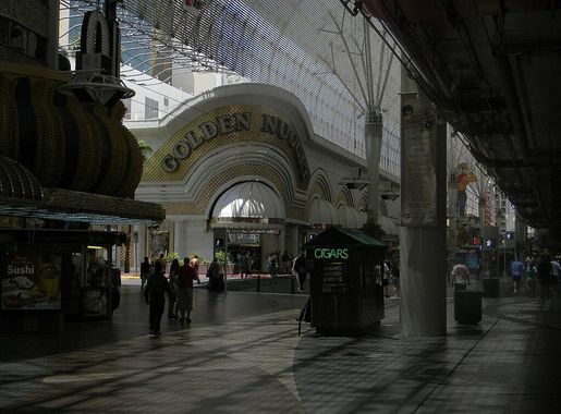 File:Fremont Street (Las Vegas) Golden Nugget.JPG - Wikimedia Commons