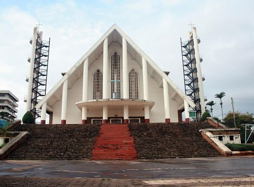 File:Cathédrale Yaoundé.JPG - Wikimedia Commons