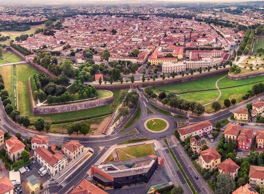 File:Panorama di Lucca.jpg - Wikimedia Commons