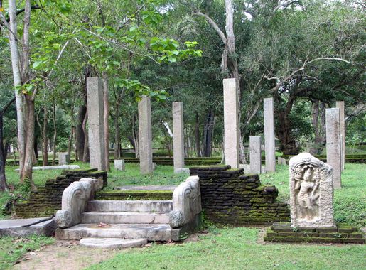 File:Anuradhapura 02.jpg - Wikimedia Commons