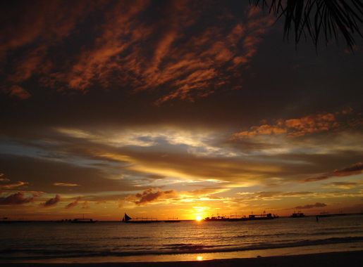 File:Sunset of White Beach, Boracay Island (Dec. 2005 28th).JPG - Wikimedia  Commons