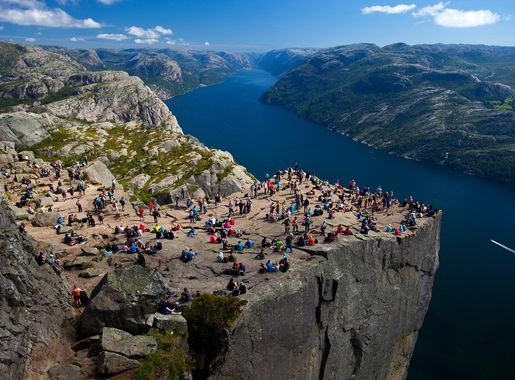 File:Preikestolen Pulpit Rock Lysefjord Norway.jpg - Wikimedia Commons