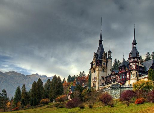 File:Castelul Peles, Sinaia - Vedere panoramica.jpg - Wikimedia Commons