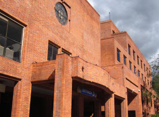 Archivo:Centro comercial Hacienda Santa Bárbara, entrada sur, Bogotá.JPG -  Wikipedia, la enciclopedia libre