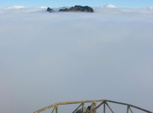 File:View from Pico Do Areiro to Pico Ruivo, Madeira.JPG - Wikimedia Commons