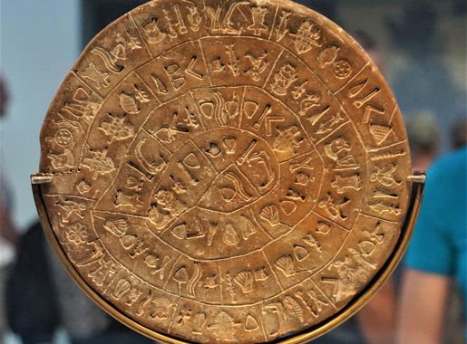 File:Phaistos Disc - Heraklion Archaeological Museum by Joy of Museums -  2.jpg - Wikimedia Commons
