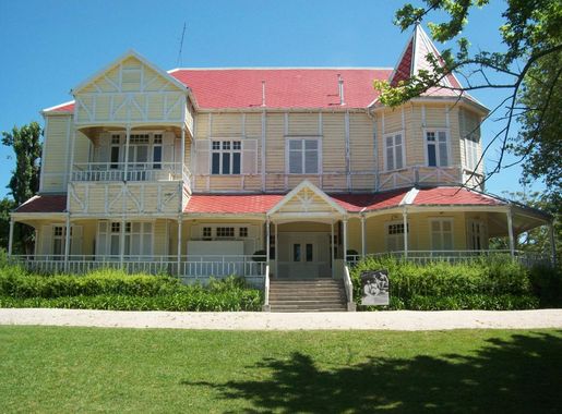 Archivo:Villa Victoria (fachada delantera), Mar del Plata, Argentina.JPG -  Wikipedia, la enciclopedia libre