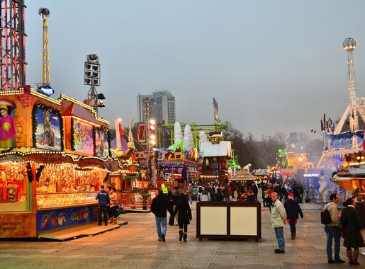 File:Hyde Park Winter Wonderland 2011 - 09.jpg - Wikimedia Commons