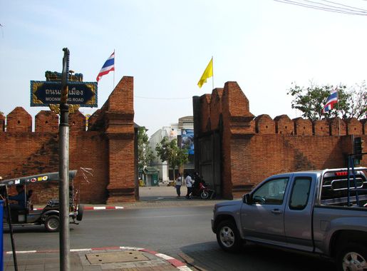 File:Chiangmai Thaphae Gate.JPG - Wikipedia