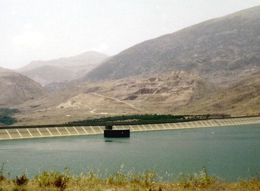 File:Qaraoun Lake 1 1.jpg - Wikimedia Commons