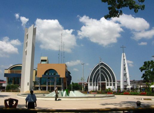 File:Plaza de Armas Pucallpa.JPG - Wikimedia Commons
