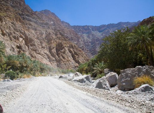 File:Wadi Bani Awf.jpg - Wikimedia Commons