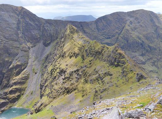 File:Carrauntoohil and the Beenkeragh Ridge (The Bones) and Caher Ridge  (Caher East Top, Caher West Top).jpg - Wikimedia Commons