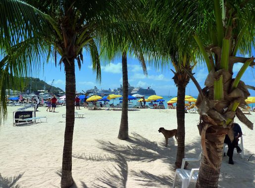 Bestand:St. Maarten, Karibik - Philipsburg – Great Bay Beach -  panoramio.jpg - Wikipedia