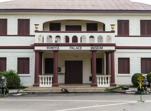 File:Manhyia Palace Museum (Kumasi, Ghana 2017).jpg - Wikimedia Commons