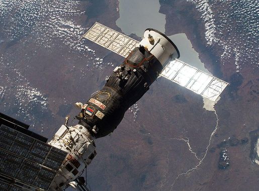Файл:ISS-60 Progress MS-11 shortly before undocking.jpg — Википедия