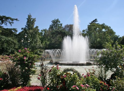 File:Fountain in Jardin des Plantes, Toulouse.jpg - Wikimedia Commons