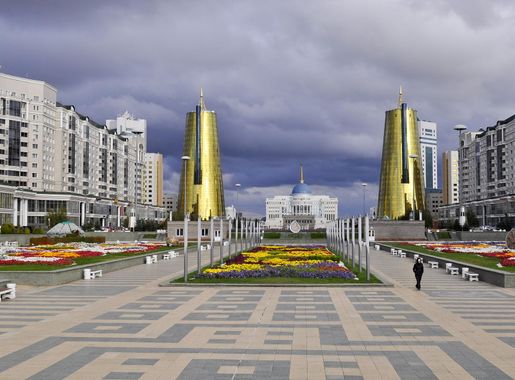 File:Ak Orda Presidential Palace04.jpg - Wikimedia Commons