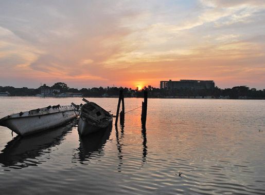File:Sunset from Marine Drive.jpg - Wikimedia Commons
