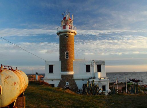 File:Faro de punta Brava. Punta Carretas.JPG - Wikimedia Commons