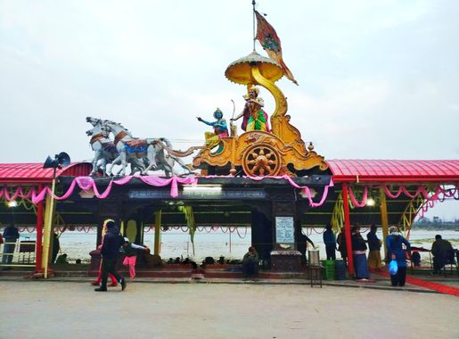 File:Triveni Ghat Rishikesh 02.jpg - Wikimedia Commons