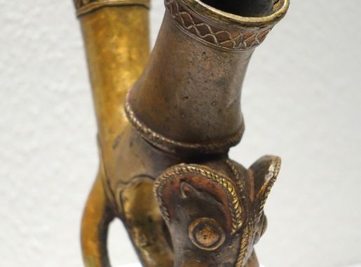 File:Pipe head in the form of an elephant, Cameroon grasslands, Bamum or  Babungo, brass - Ethnological Museum, Berlin - DSC02275.JPG - Wikimedia  Commons