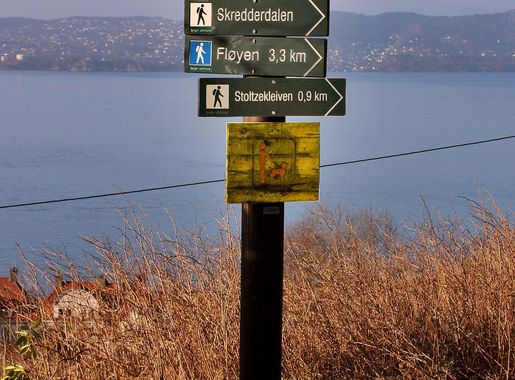 File:FjellveienSkilt.jpg - Wikimedia Commons