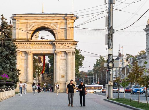 Файл:Arch of Triumph, Chisinau, Republic of Moldova (51160304626  cropped).jpg — Википеди