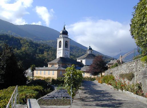 File:Sacro Monte di Domodossola.JPG - Wikipedia