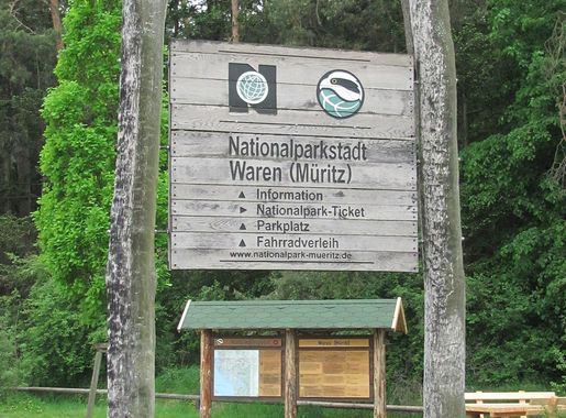 File:Müritz-Nationalpark Eingangsbereich Waren.nnw.jpg - Wikimedia Commons