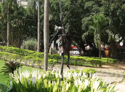 Ficheiro:A menina dos balões encantados.jpg – Wikipédia, a enciclopédia  livre