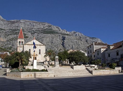 File:Makarska Town Centre.jpg - Wikimedia Commons