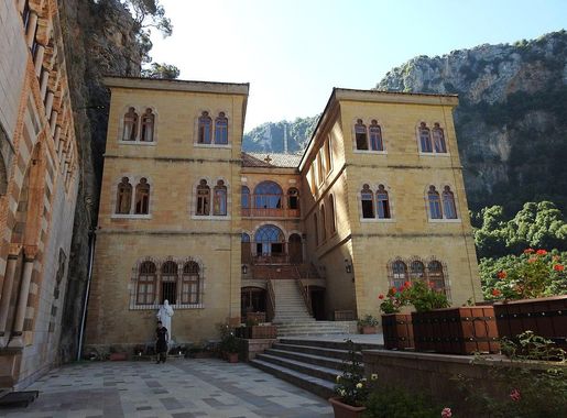 File:دير مار انطونيوس قزحيا.jpg - Wikimedia Commons