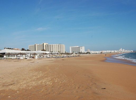 File:Vilamoura Beach (Praia da Marina).jpg - Wikimedia Commons