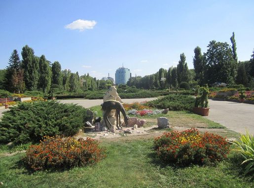 File:Parcul Herastrau park Bucharest Bucuresti Romania.JPG - Wikimedia  Commons
