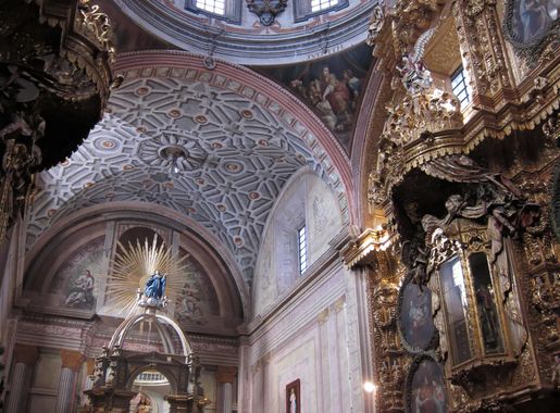 File:Templo de Santa Rosa de Viterbo, Altar y Cúpula.JPG - Wikimedia Commons