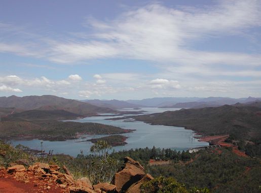 Fichier:Lac de Yaté 03.jpg — Wikipédia