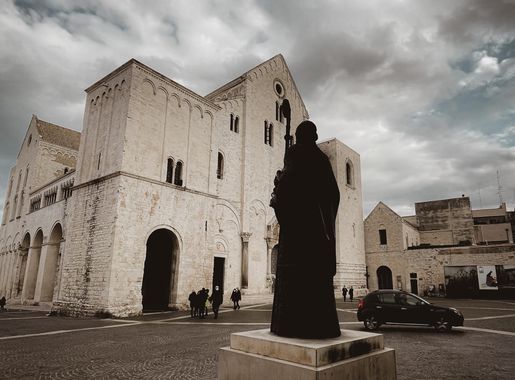 File:Basilica di San Nicola - Bari.jpeg - Wikimedia Commons