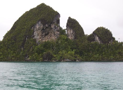 File:Wayag Island, Raja Ampat (14466123504).jpg - Wikimedia Commons