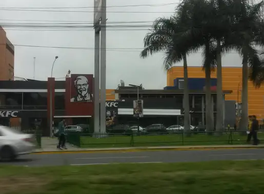 File:KFC Plaza San Miguel.jpg - Wikimedia Commons