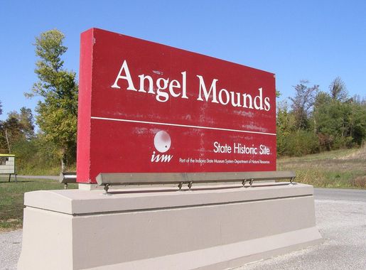 File:Angel Mound St Hist Site PA260046.JPG - Wikimedia Commons