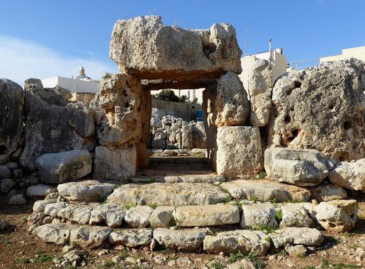 File:Entrance to the southern Ta' Ħaġrat Temple.jpg - Wikimedia Commons
