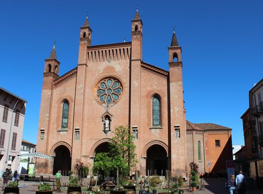 File:Alba - Duomo.JPG - Wikipedia